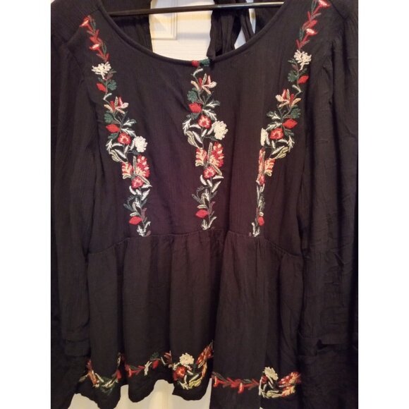 American Eagle Outfitters Black Blouse with Floral Embroidery - Picture 2 of 10